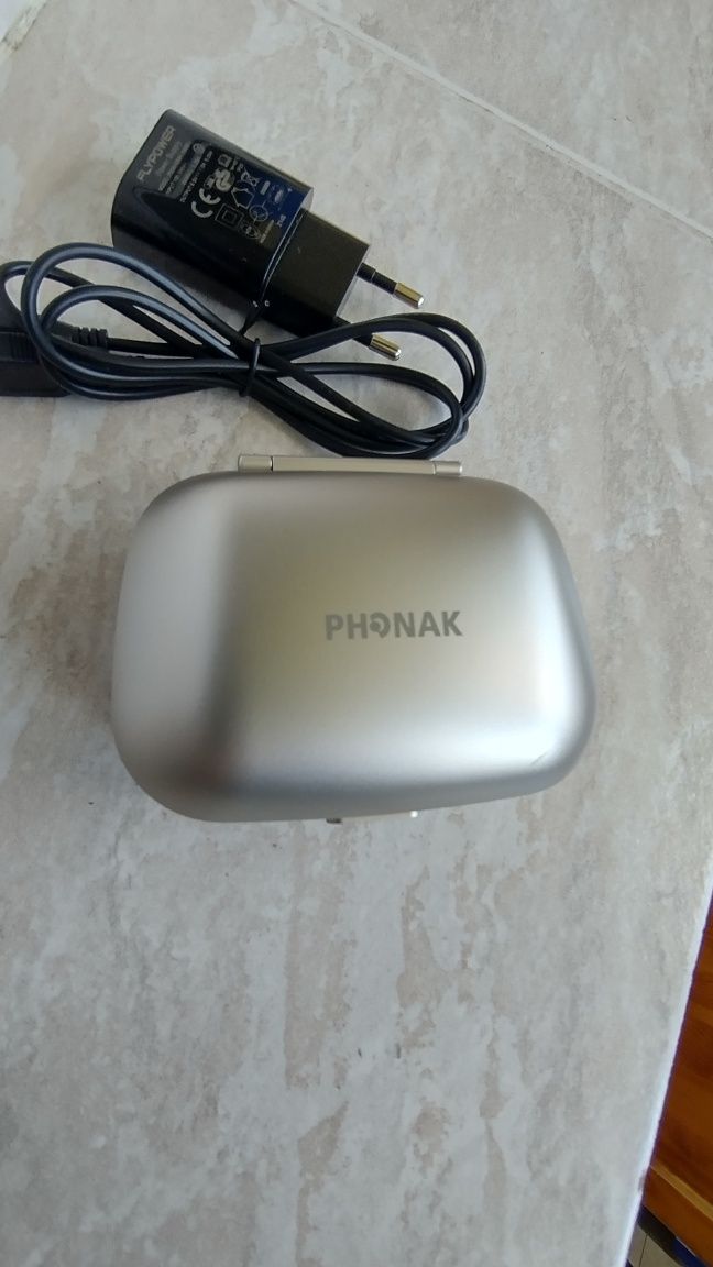 Phonak Charger Case Combi- зарядно за слухови апарати Фонак