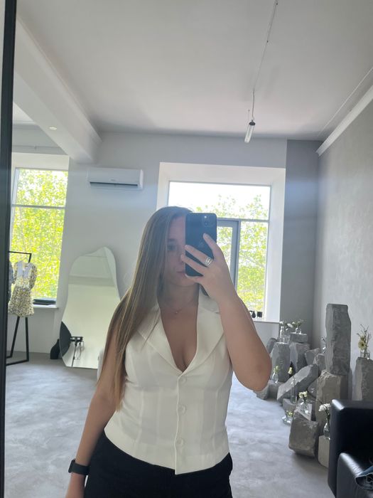 Дамска жилетка бяла