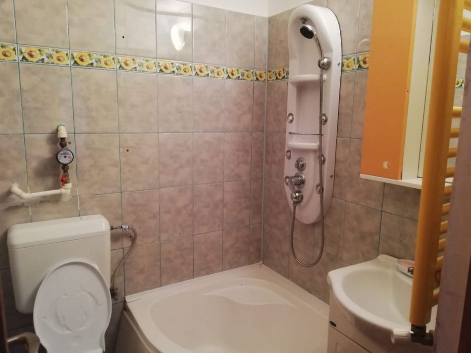 Închiriez apartamant
