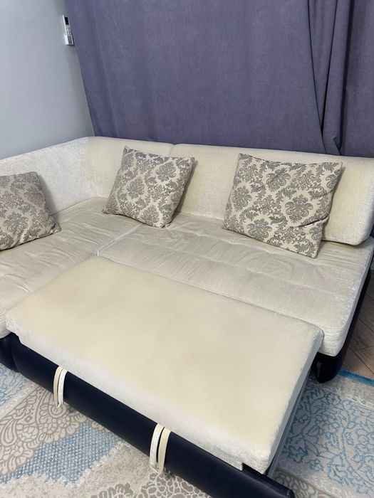 Диван раскладной, с подушками