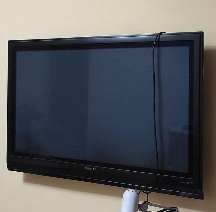Продам телевизор отличный Philips 108 диаг