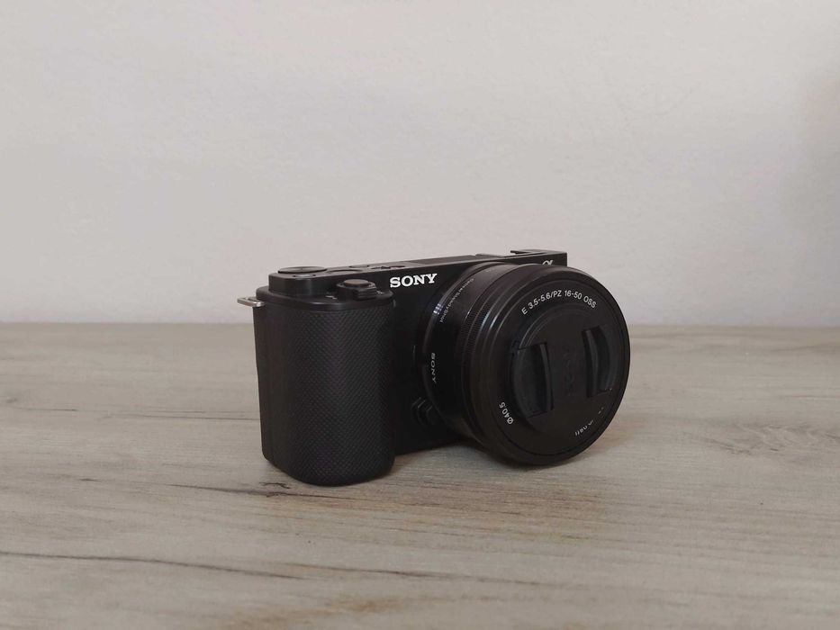aparat foto Sony ZV-E10 cu 16-50 vlogging