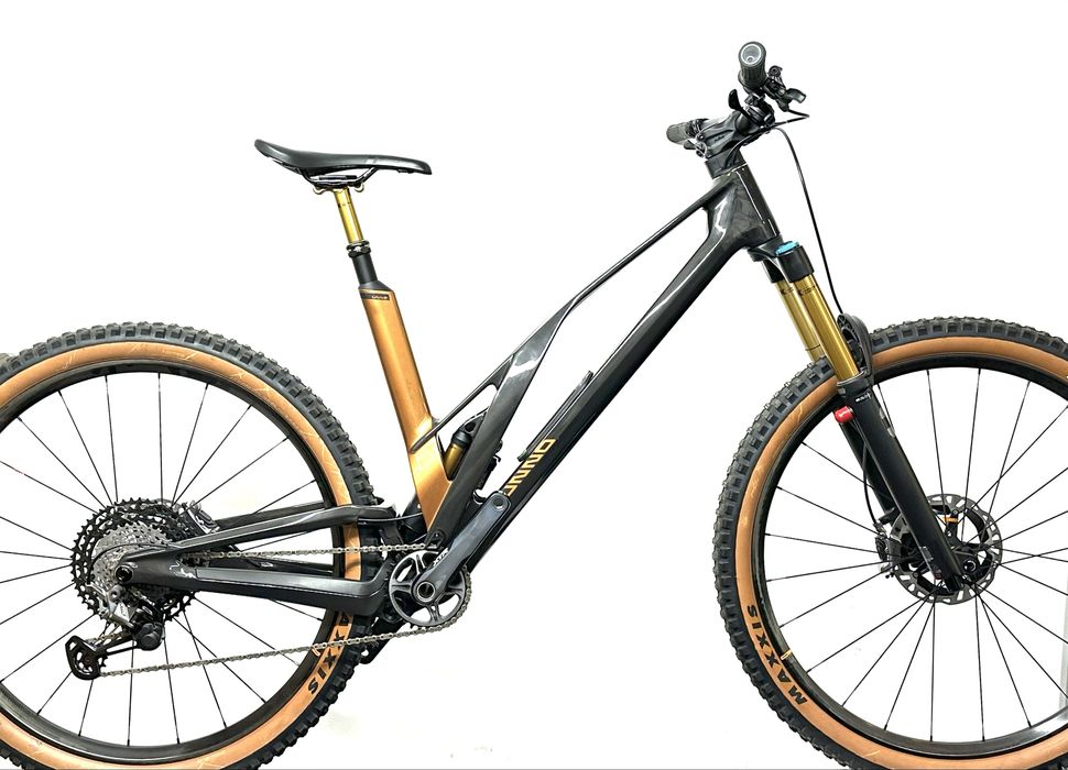 Планински велосипед Unno Dash carbon  Fox 38 Kashima XTR Mavic