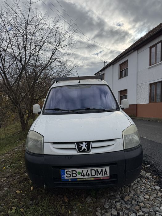 Vând Peugeot Partner.