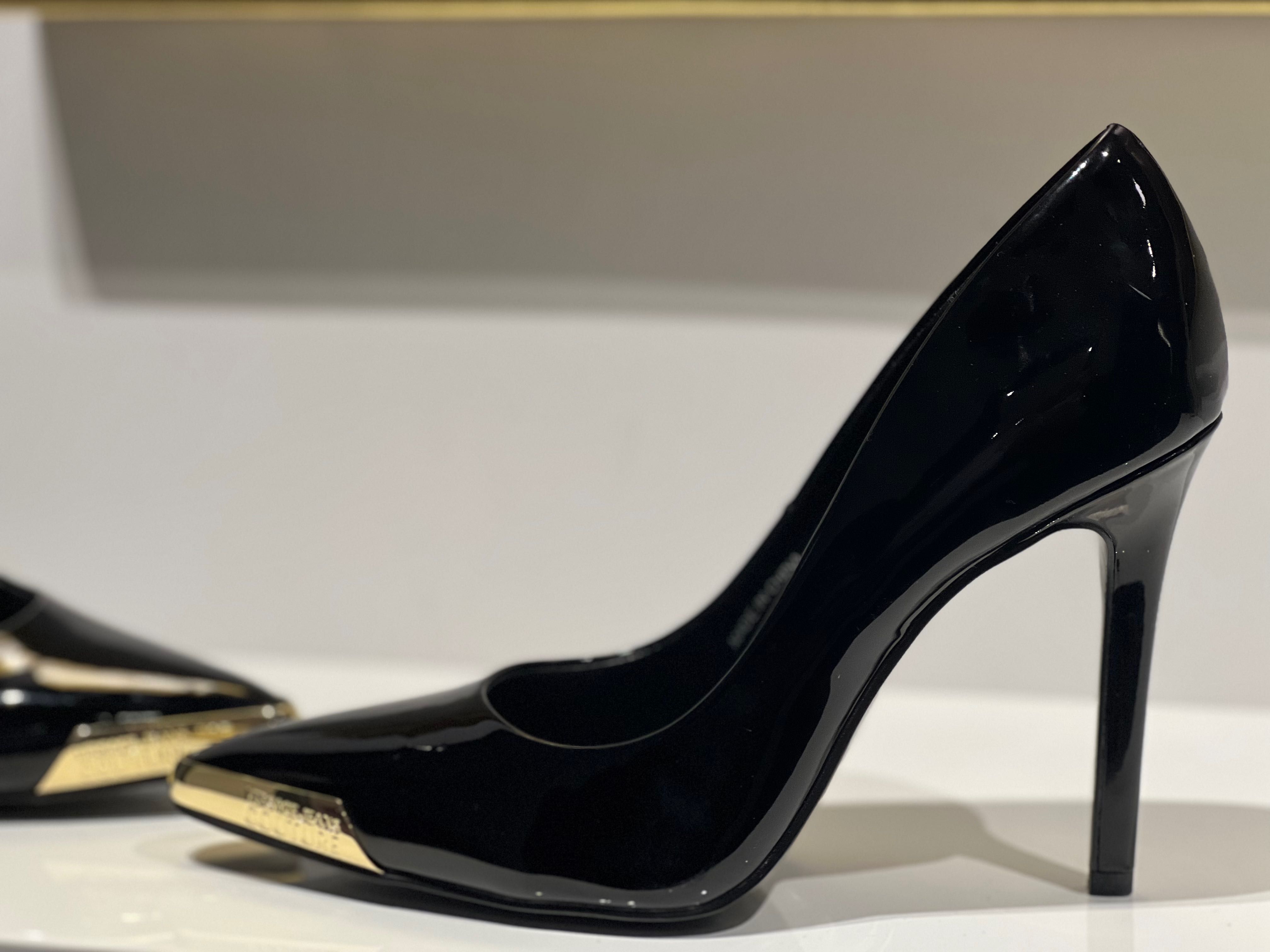 Обувки с ток Versace