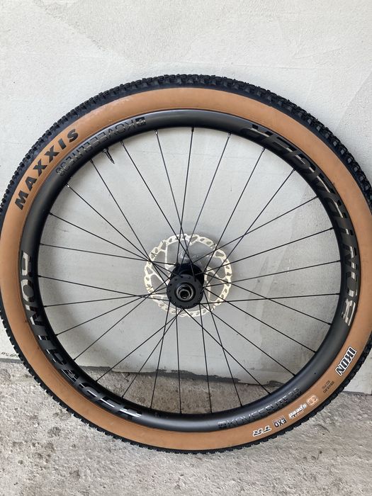 Roata Bontrager KoveeElite 30 carbon