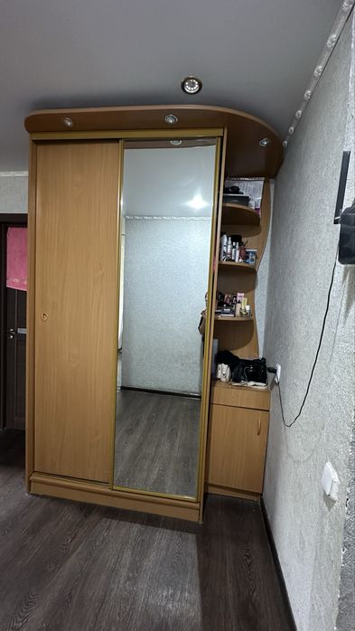 Шкаф в коридор или в спальню продается
