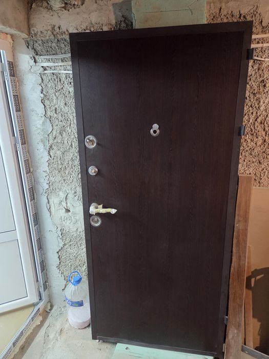 Входна врата за къща