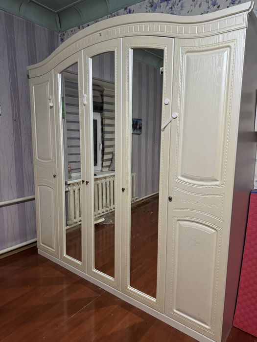 Ак шифонер багасы 100000 жагдайы өте жақсықасында тумбасыда бар