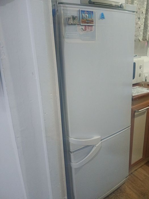 Холодильник indesit