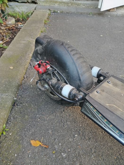 Vând trotineta electrica