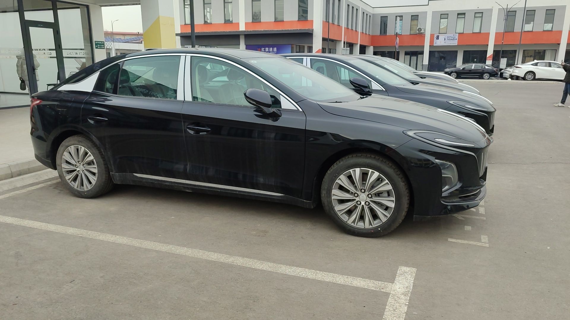Hongqi E-Qm5 Elektr Full Restyling 431.Km/450.Km/500.Km.