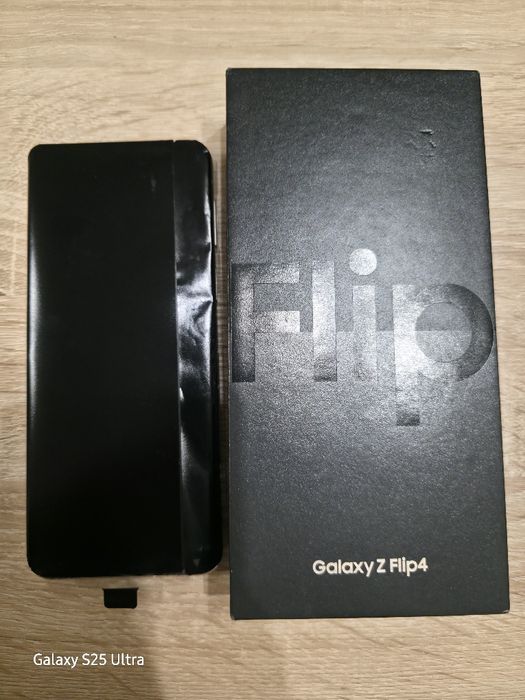 Sumsung galaxy Z Flip 4