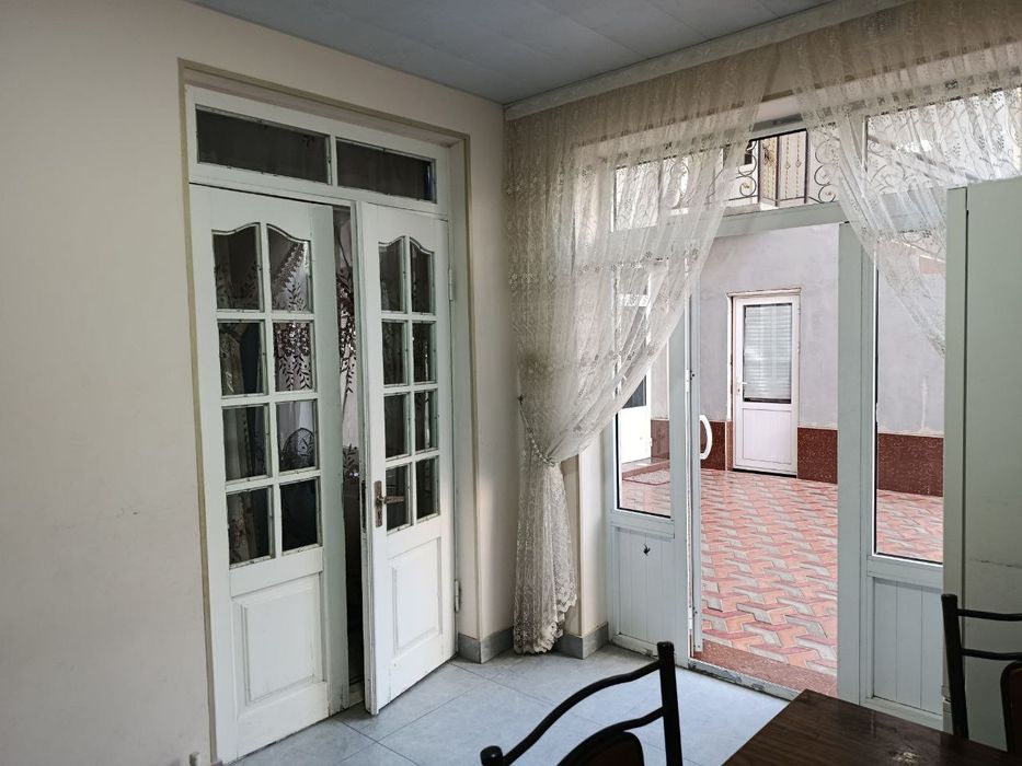 Продается дом, 1.5 соток, в районе Гури эмир, бульвар, два этажа