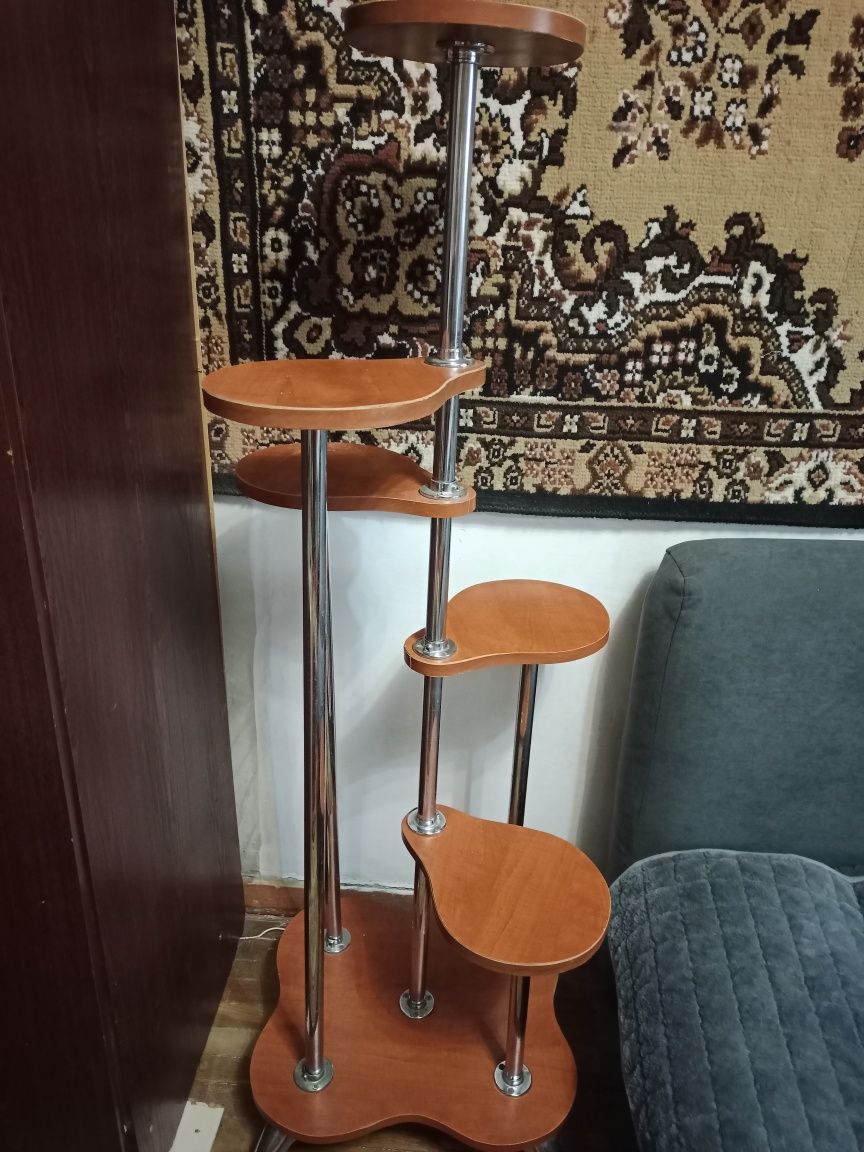 Срочно продам стойку для цветов