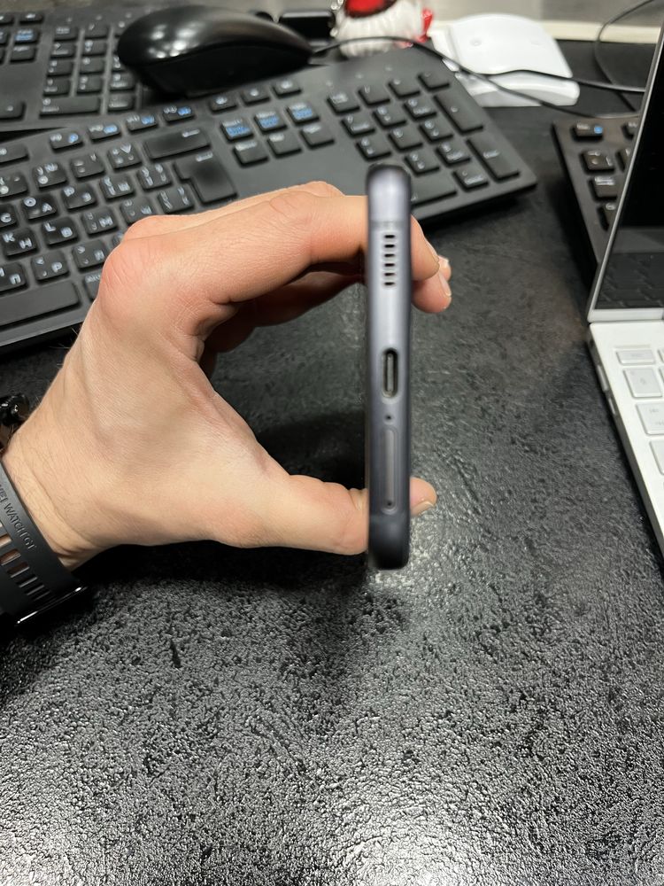 Samsung S21 FE с кутия