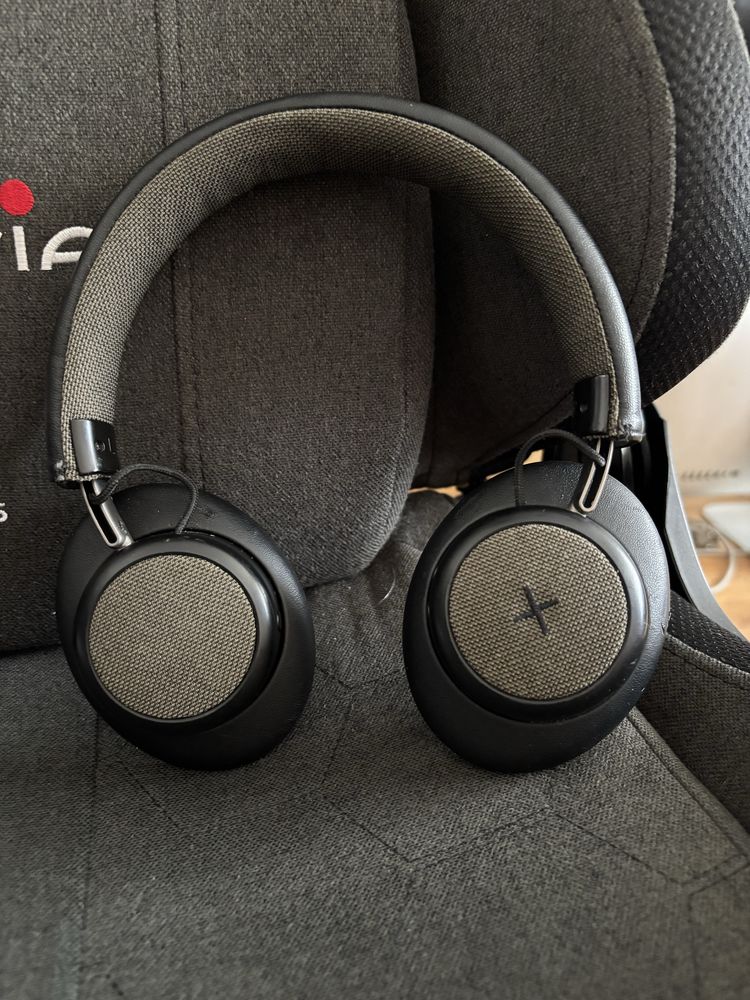 Casti SACKit TOUCHit Headphones Black:  Wireless freedom with TOUCHit