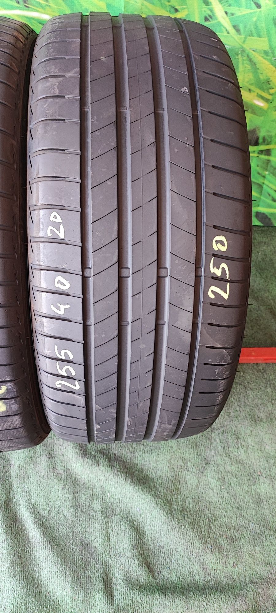 255 40 r20 Bridgestone