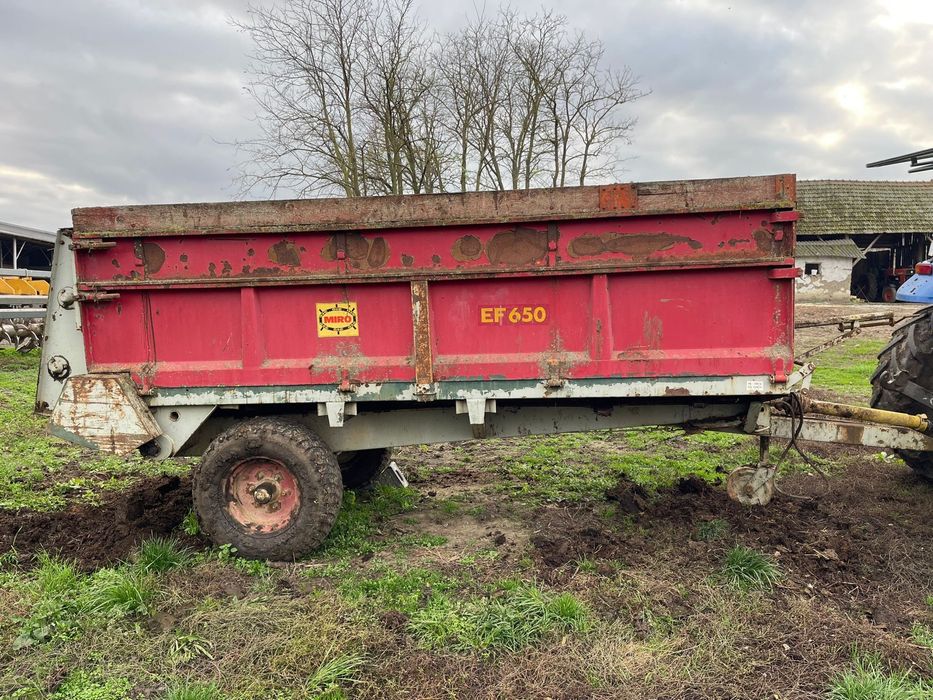 Mig gunoi ( remorca imprastiat gunoi )