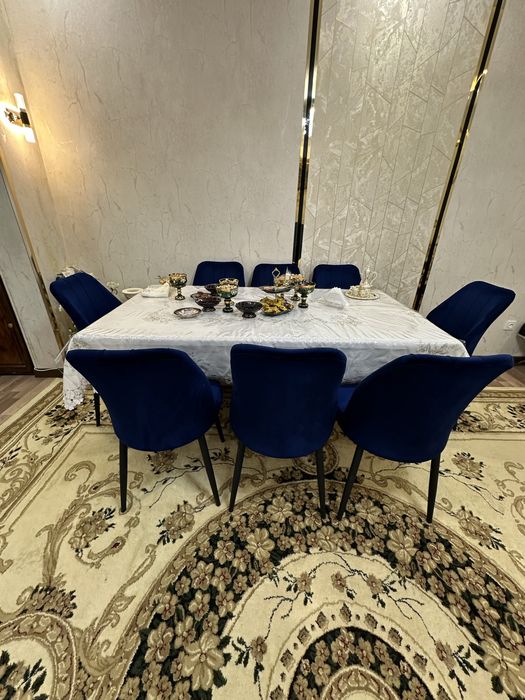 Стол и стулья хай тек