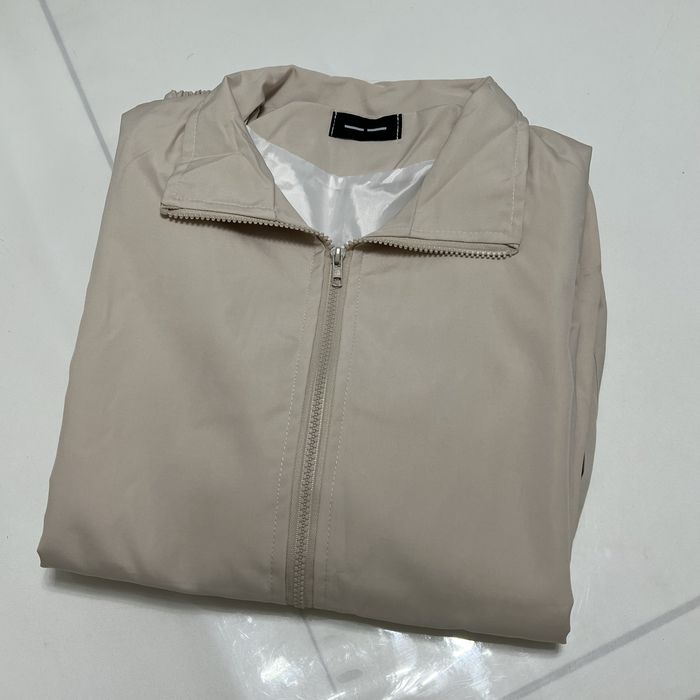 Ветровка бежевая