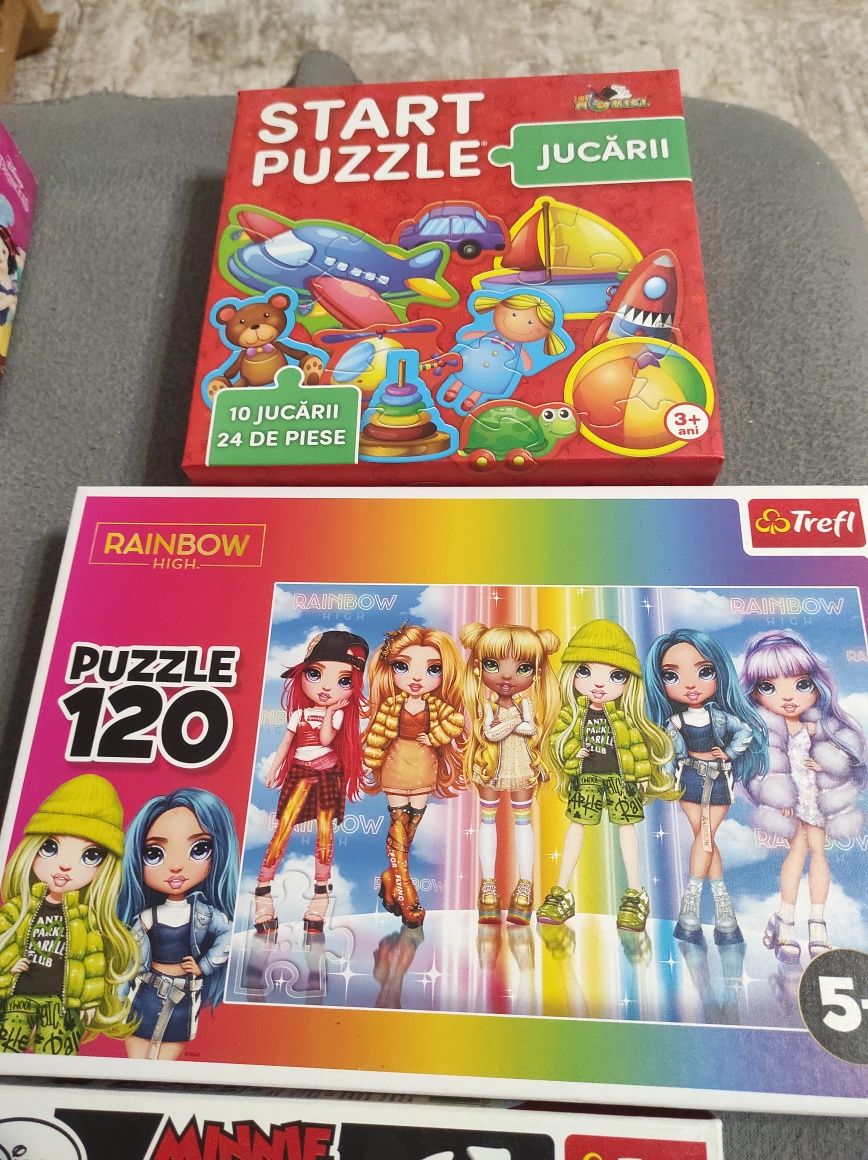 Vând lot de puzzle uri