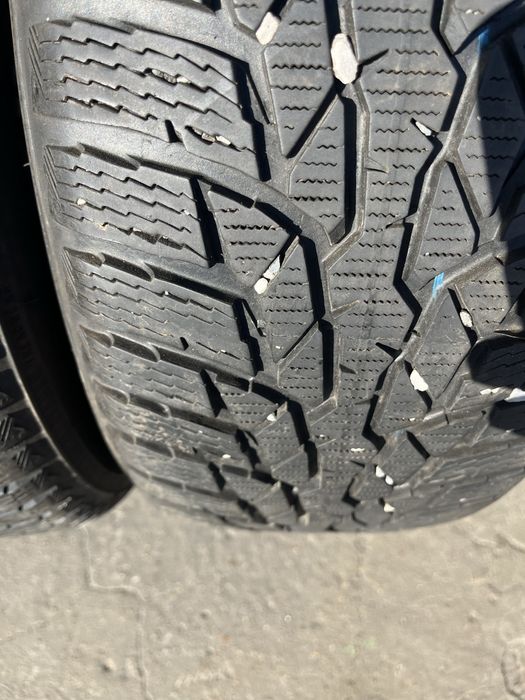 2 бр. зимни гуми 215/60/16 Nokian 6+ mm DOT 3218