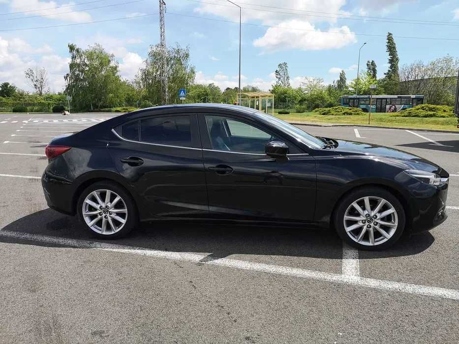 Vând Mazda 3 sedan, full, 2.2. diesel, 150 cp,2018 + un set roti iarna