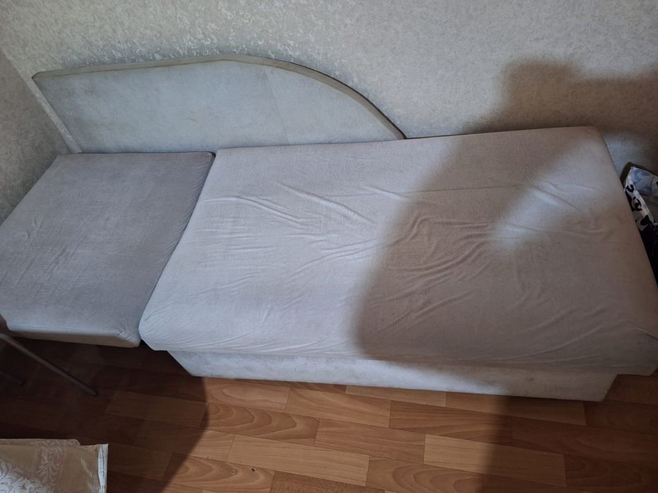 Диван б/у, не раскладывается, есть место для хранения вещей