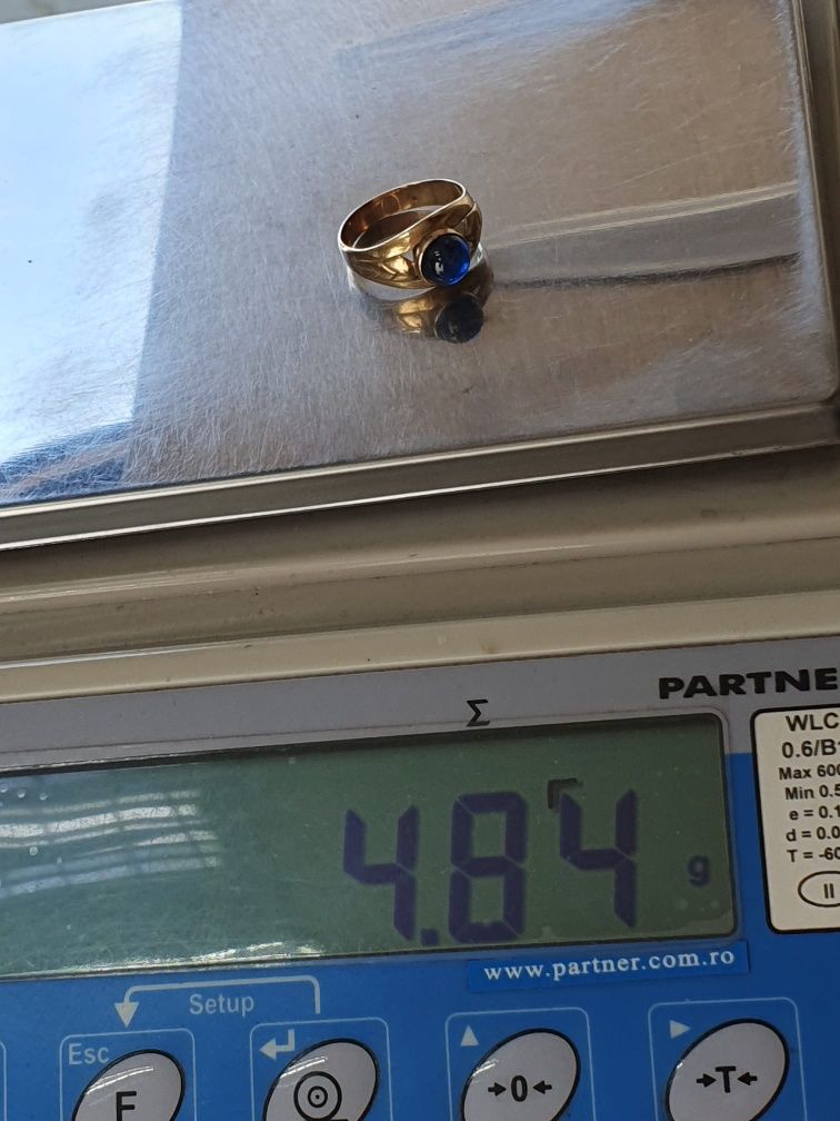 Inel din aur 18K cu safir albastru natural cabochon – mărimea 59