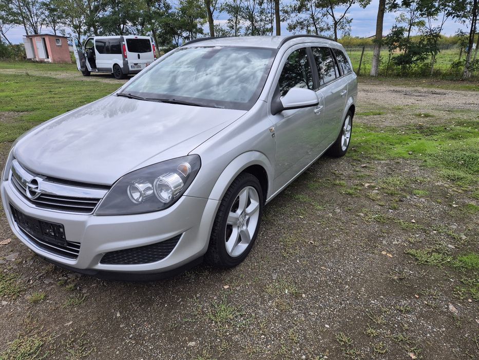 Opel Astra 1.7    2010