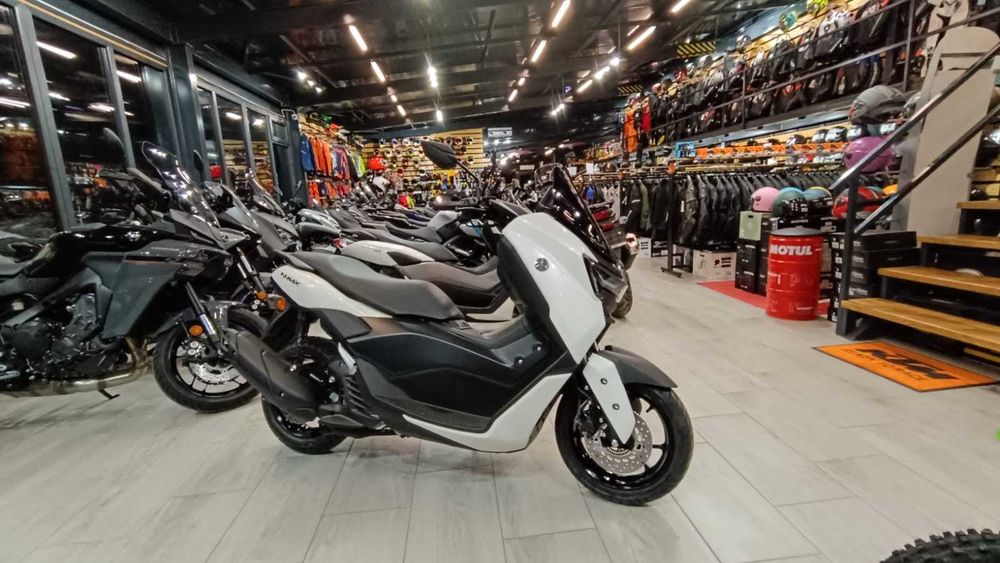 Yamaha NMax 125 model 2025-se conduce cu B-stoc EST BIKE Campina