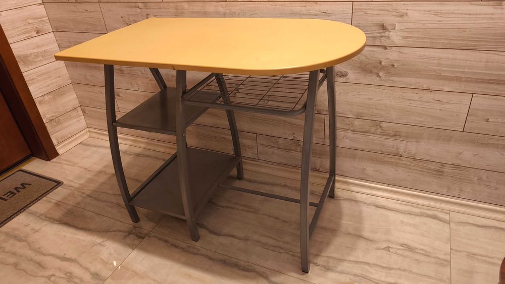 Малка кухненска маса