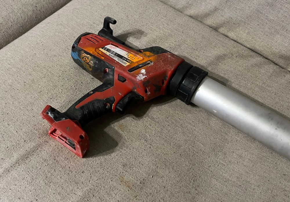 Milwaukee C18 PCG pistol electric pentru adezivi si etansanti 18V