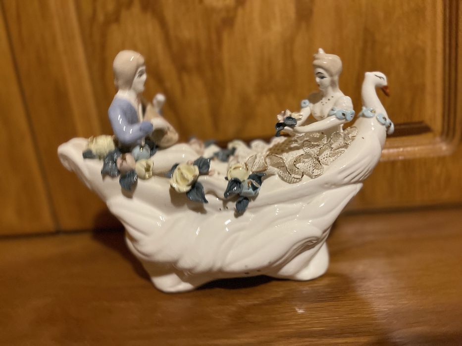 Bibelou deosebit. Domn si doamna in lebada