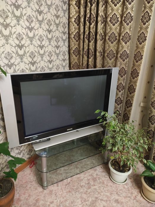 Продажа гарнитура, и телевизора читайте описание.