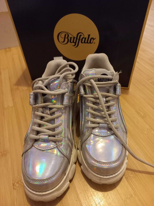 Vand Adidas Buffalo