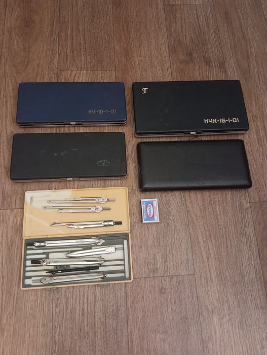 Продам готовальни.