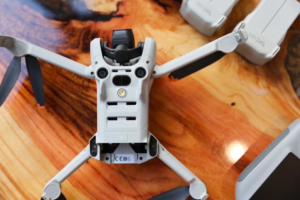 Дрон DJI Mini 4 Pro Fly More Combo