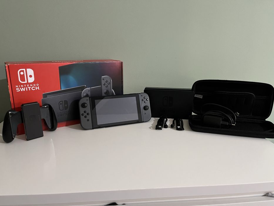 Nintendo Switch cu cutie si toate accesoriile