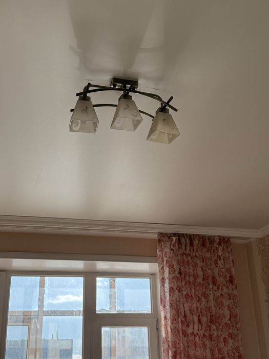 Продам 4 штуки люстры самовывоз и демонтаж