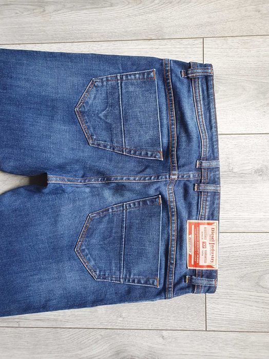 Blugi DIESEL (Slim Tapered) - Marime 33 (Talie 90 cm)