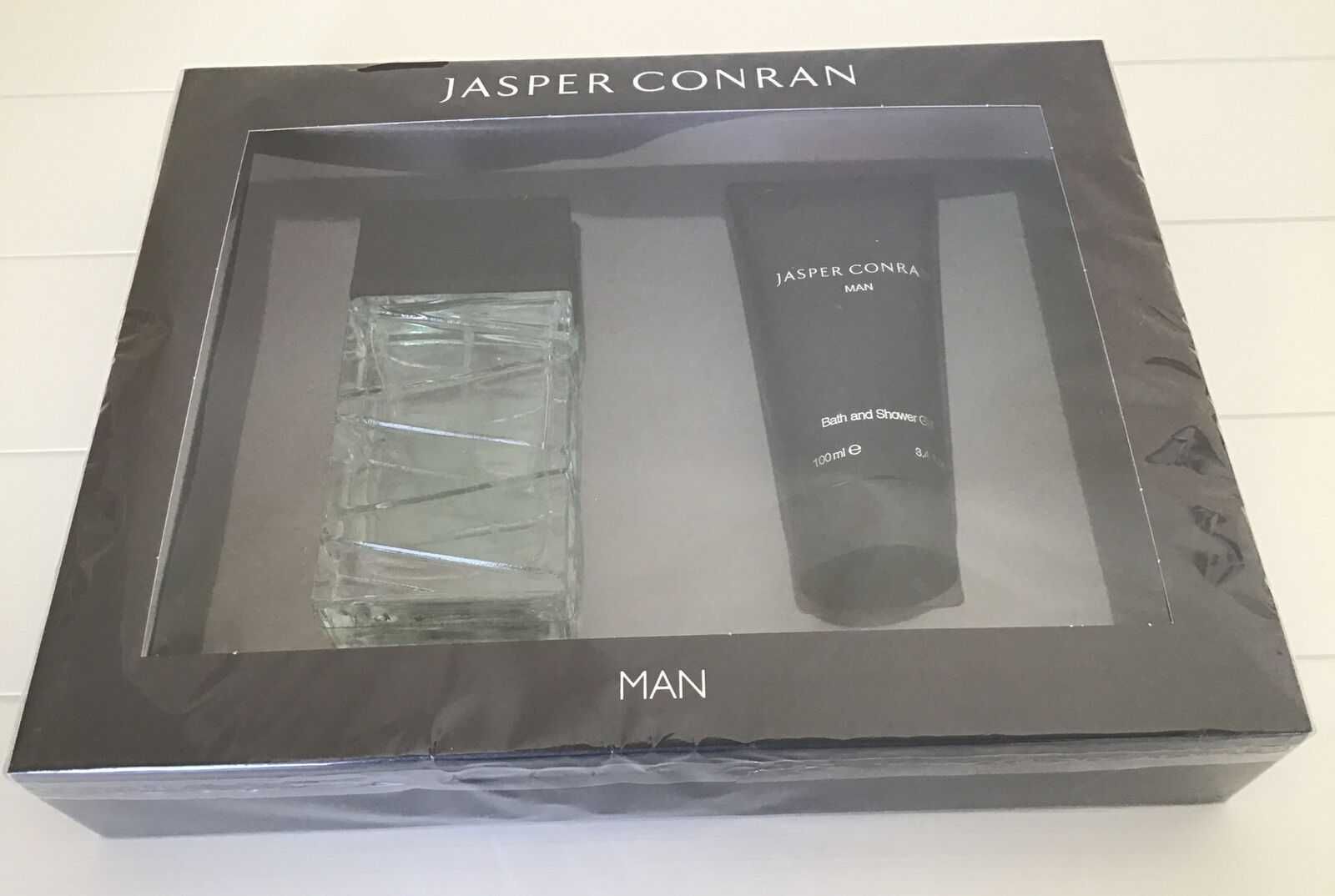 Set cadou: Jasper Conran Man EDT Natural Spray + Gel Baie + Dus 100ml