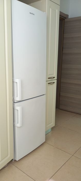 Combina frigorifica Arctic funcțională  stare fosrte buna alba