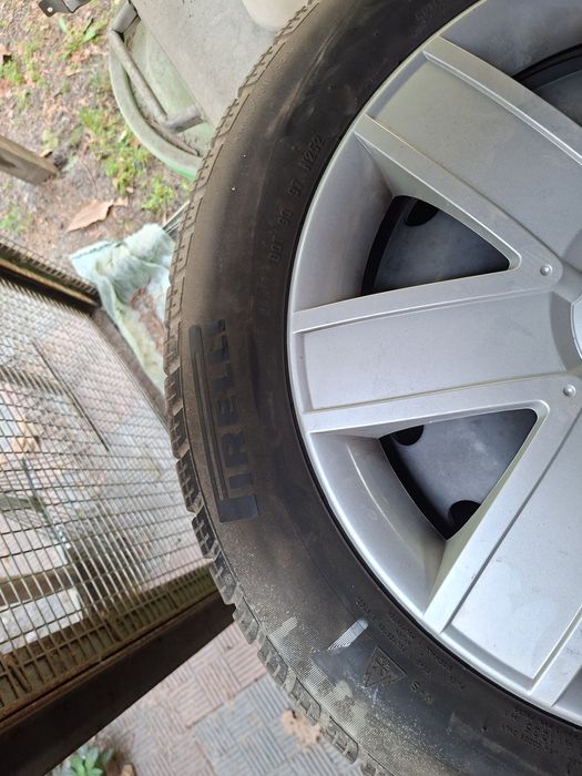Продам диски с резиной Pirelli snowcontrol
