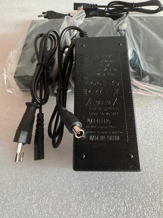 Incarcator de 36V (42V) cu 2 A pentru Trotineta Xiaomi sau Ninebot
