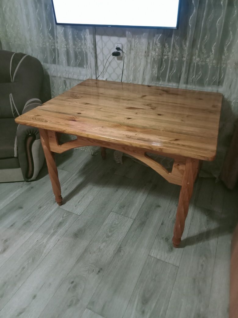 Стол из чистого дерева