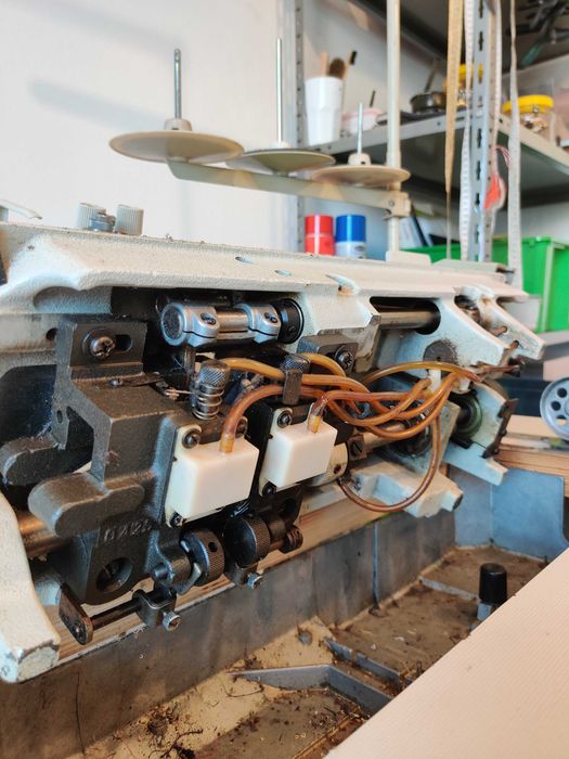 Masina de cusut doua ace escamotabile Brother LT2 B845-3 Mark2