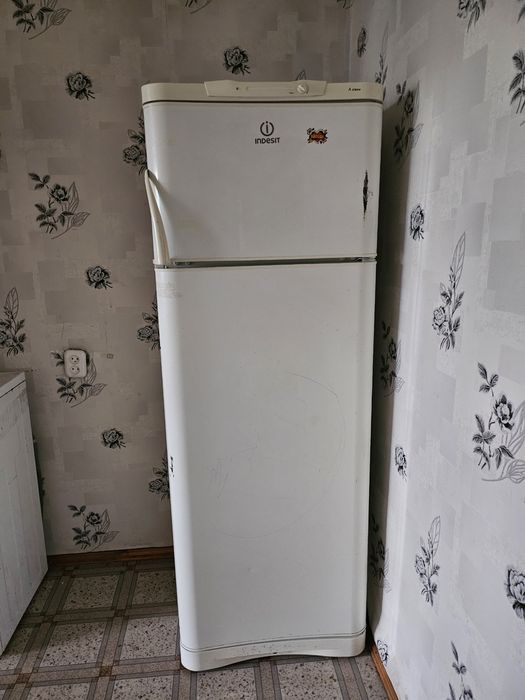 Продам холодильник на запчасти