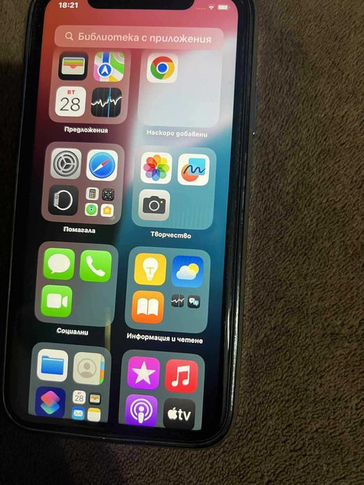 iPhone 11 в отлично състояние с нови калъфи и протектори